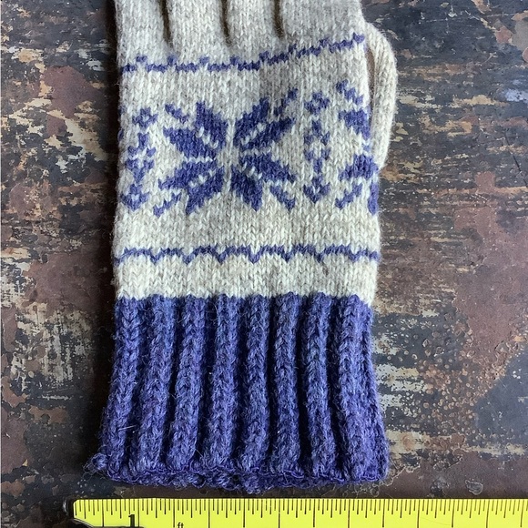 Vintage Knitted Snowflake Gloves Suede Insets - Picture 5 of 5